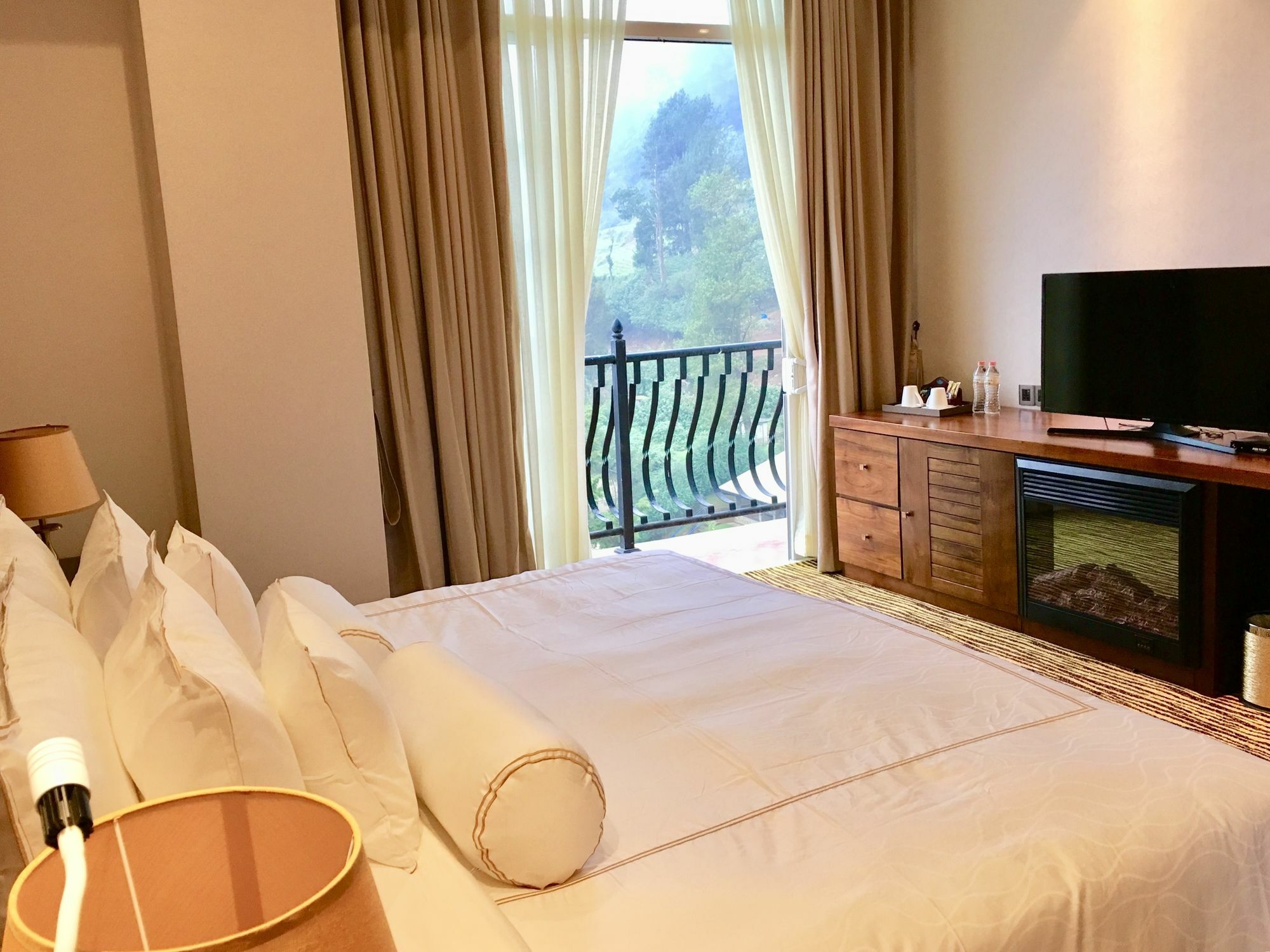 The Golden Ridge Hotel Νουβάρα Ελίγια Εξωτερικό φωτογραφία